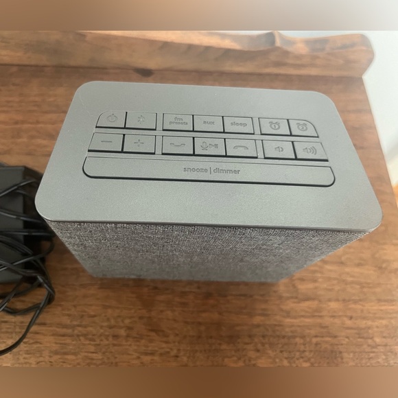 APPLE ihome ALARM CLOCK RADIO AND MUSIC PLAYER - Picture 4 of 6